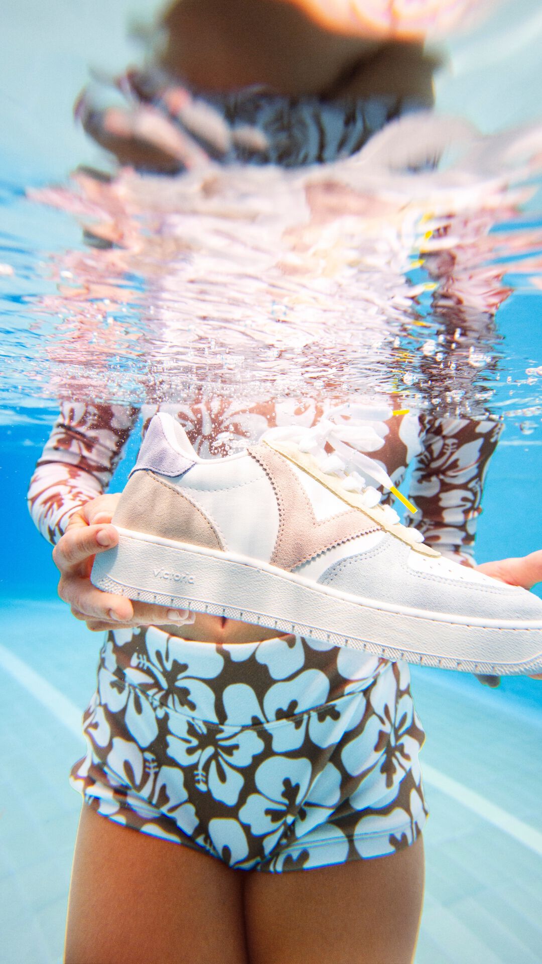 VictoriaShoes_SS25_Campaign_Mob